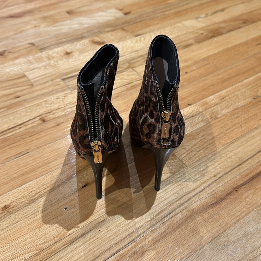 Michael Kors Women’s Cheetah Zip Up Booties Great Condition sz 7 - Picture 4 of 8